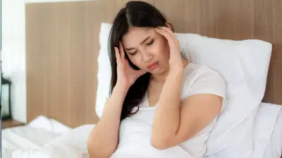 सकाळी उठल्यावर डोकं दुखतं? असू शकतात या गंभीर आजारांची लक्षणे