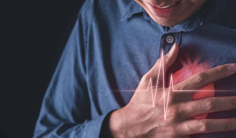 यासोबत हृदयविकाराचा झटका येऊ नये यासाठी नियमितपणे चाचण्या करणे गरजेचे आहे. सोबतच जीवनशैलीमध्ये बदल करणेही गरजेचे आहे. हृदयविकाराचा झटका आला की रुग्णाला लगेच सीपीआर द्यावा. यामुळेही रुग्णाचा जीव वाचू शकतो.  