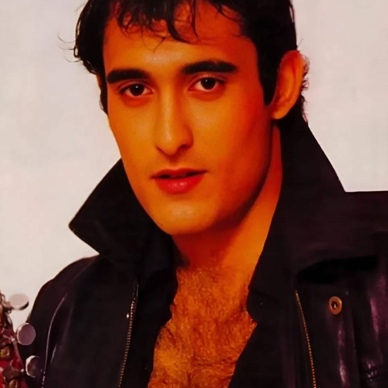 'हिमालय पुत्र' (1997) चित्रपटातून अक्षय खन्नाने बॉलिवूडमध्ये डेब्यू केलेला. या चित्रपटात त्याच्यासोबत पिता आणि दिग्गज अभिनेते विनोद खन्ना सुद्धा होते. या चित्रपटाने 4 कोटी रुपयांपेक्षा पण कमी कमाई केलेली. त्याचं बजेट 4.25 कोटी रुपये होतं.