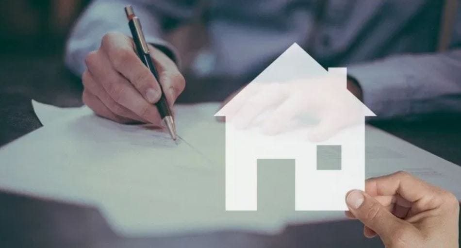 दरम्यान, रेपो रेटच्या कपातीनंतर गृहकर्ज 7.1 टक्क्यांपर्यंत कमी झाले तर बँकांना इतर काही कठोर निर्णय घ्यावे लागतील. बँकांना बचत ठेवीवरील व्याजात कपात करावी लागू शकते. त्यामुळे भविष्यात नेमके काय होणार? हे पाहणे महत्त्वाचे ठरणार आहे.