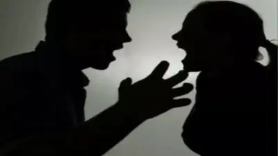 व्हॉट्सॲप चॅटमुळे नवरा बायकोत तुफान भांडण, तो ऑफिसला अन् मागे तिने... हादरावणारी घटना समोर