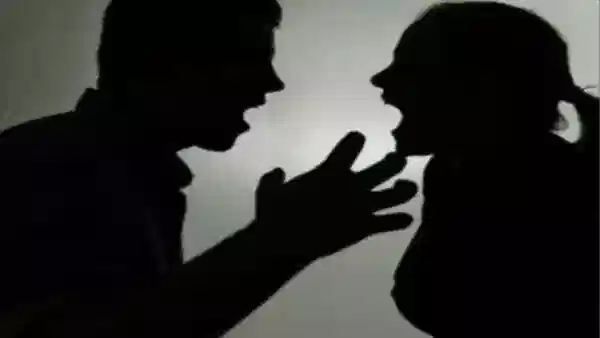 व्हॉट्सॲप चॅटमुळे नवरा बायकोत तुफान भांडण, तो ऑफिसला अन् मागे तिने... हादरावणारी घटना समोर