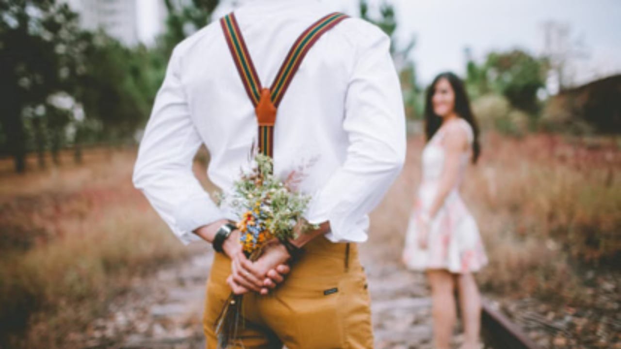 ना पैसे, ना डिनर डेट; मुलींना इम्प्रेस करण्यासाठी फक्त 5 बदल करा, एका मिनिटात मिळेल होकार