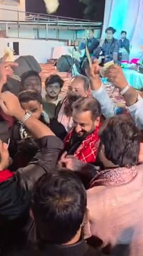 इम्तियाज जलील यांच्यावर नोटांचा पाऊस, व्हिडीओ व्हायरल.