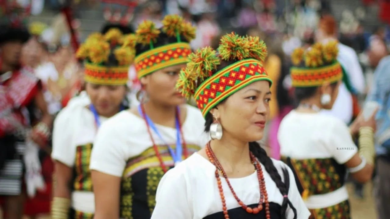 मात्र, इंग्रजी ही जगातील सर्वात जास्त बोलली जाणारी भाषा आहे. असा अंदाज आहे की जगभरात सुमारे 1.5 अब्ज लोक इंग्रजी बोलतात. तर आता अनेक ठिकाणी देखील इंग्रजी भाषेचा वापर होतो... 