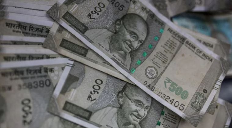 वेगवेगळ्या देशांच्या चलनाचा विषय निघाला की अगोदर अमेरिकेच्या डॉलर या चलनाचे किंवा युरो या चलनाचा उल्लेख हमखास होतो. पण या जगात असेही काही देश आहेत, ज्यांच्या चलनाचे मूल्य भारतीय चलानाच्या तुलनेत खूप जास्त आहे. 