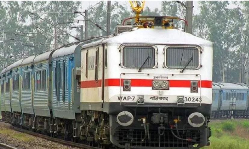 विद्यार्थ्यांना नेमकी परीक्षा कधी होऊ शकते, याचा अंदाज आला असून त्यांना अभ्यासाचे नियोजन आखता येणार आहे. सरकारी नोकरीसाठी तरुण कित्येक वर्षे प्रयत्न करतात. अशा स्थितीत निश्चित वेळेत रेल्वे खात्यातील रिक्त जागांचे मूल्यांकन करण्यात येणार असल्याने विद्यार्थ्यांनी या निर्णयाचे स्वागत केले आहे.