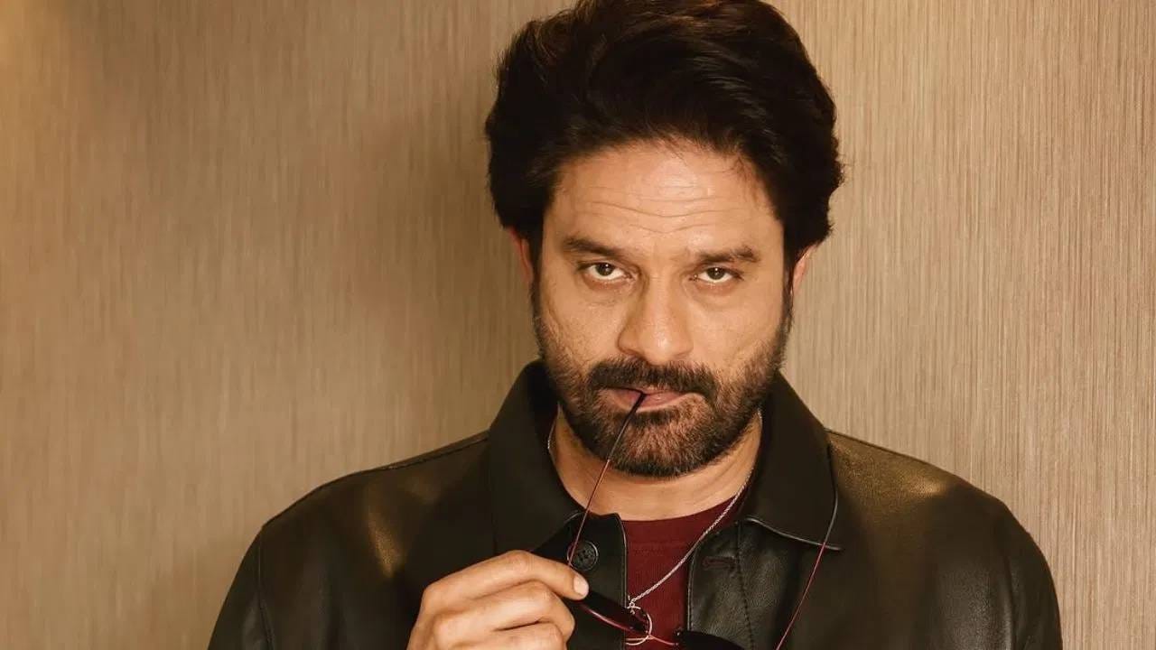 जयदीप अहलावत आणि अजय देवगण यांची स्क्रिन शेअर करण्याची ही पहिली वेळ नाहीय. याआधी 2010 मध्ये रिलीज झालेल्या आक्रोश चित्रपटात  जयदीप अहलावत आणि अजय देवगण एकत्र दिसले होते. 