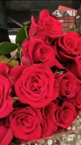 लग्नसराईमुळे फुलांचे भाव दुप्पट, मागणी वाढली.