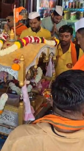 जळगावच्या वावडदेत शेगाव पायीवारी दिंडीचे भव्य स्वागत