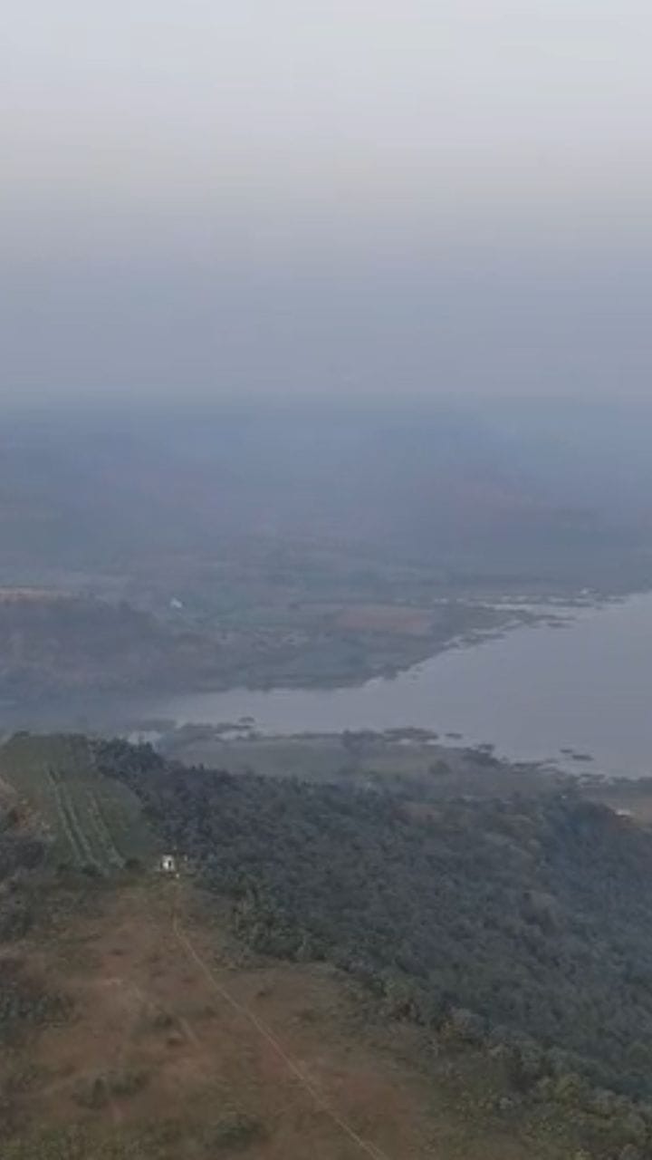 अजिंठा डोंगररांगेत थंडी वाढली, दाट धुक्याचा मनमोहक व्हिडीओ!