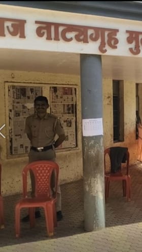 मुक्ताईनगर निकालाची उत्सुकता! स्ट्रॉंग रुमबाहेर नागरिकांची गर्दी