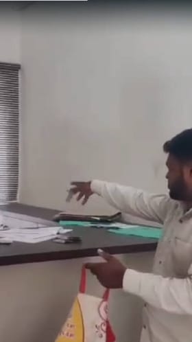 शेतकरी पुत्राने नायब तहसीलदारांच्या टेबलवर उधळल्या नोटा.