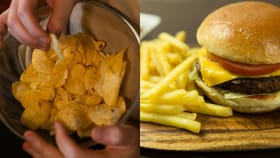 जंक फूडमुळे किती फॅट पोटात जातं? तुमच्या शरीराला किती फॅटीची गरज?. जंक फूडमुळे किती फॅट पोटात जातं? तुमच्या शरीराला किती फॅटीची गरज?.