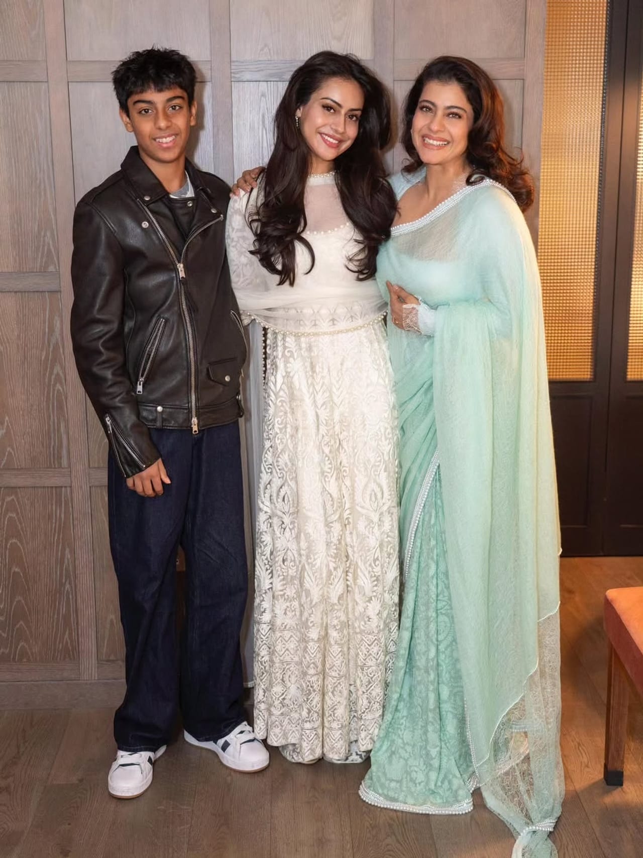 दिलवाले दुल्हनिया ले जाएंगे ( डीडीएलजे  ) सिनेमात अभिनेत्री काजोल आणि अभिनेता शाहरुख खान याने महत्त्वाची भुमिका साकारली आहे. आता सिनेमाच्या संबंधी काजोल हिने पोस्ट शेअर केली आहे. 