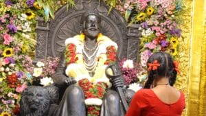 प्रसिद्ध अभिनेत्रीने छत्रपती शिवाजी महाराजांच्या मंदिरात साजरा केला वाढदिवस