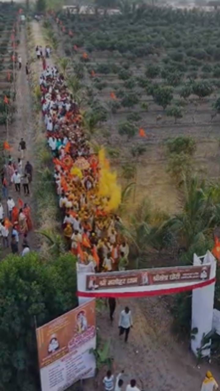 करमाळा घोटीच्या मनोहर धाम येथे दत्त जयंती उत्साहात, भंडाऱ्याची उधळण अन्...