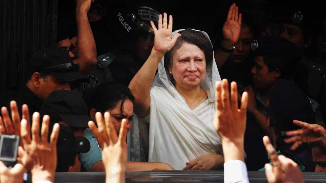 Khaleda Zia Passed Away : राष्ट्रपती नवऱ्याच्या निर्घृण हत्येने तिचं आयुष्य एका क्षणात बदलल, बांग्लादेशच्या आर्यन लेडीची गोष्ट