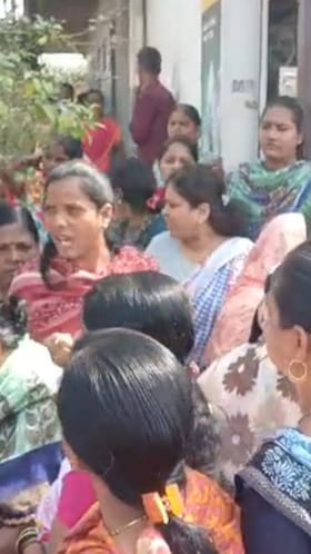 भाजप कार्यकर्त्यांचा उमेदवारीवरून संताप, महिलांचा तीव्र आंदोलन.