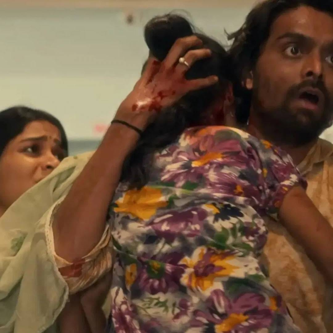 'लालो: कृष्णा सदा सहायते' या सिनेमाला मोठी स्टार कास्ट, गाणी-डान्स अशा Action सीक्वेंसची गरज पडली नाही. पण तरीही हा चित्रपट प्रेक्षकांना आवडला. वर्षातील हा मोठा हिट सिनेमा ठरला. 