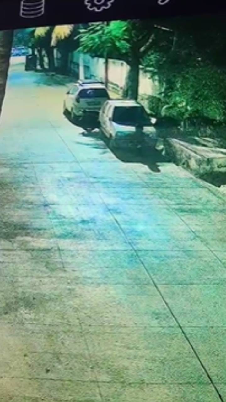 दुबईत गेलेल्या कुटुंबाच्या घरात चोरी, घरात शिरताना चोरटे सीसीटीव्ही कॅमेरात कैद