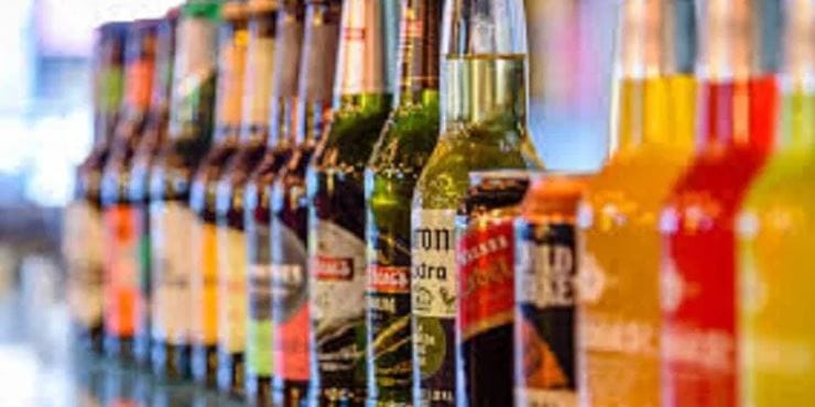 राग आला किंवा दु:ख झाले की अनेकजण लगेच मद्यप्राशन करतात. मद्यप्राशन केल्यानंतर अनेकांना तणावमुक्त झाल्यासारखं वाटतं. तसेच काही जणांना शांत-शांत असल्यासारखेही वाटते. तसा दावा अनेकजण करतात. त्यामुळेच लोक मद्यप्राशन करतात.