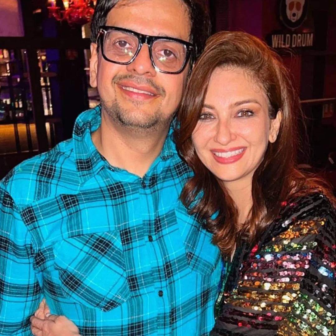 सौम्या टंडनने तिचं पर्सनल आयुष्य लाइम लाइटपासून नेहमीच लांब ठेवलं. पण अनेक ठिकाणी तिच्या लव्ह लाइफची चर्चा होते. सौम्या टंडनने वर्ष 2016 मध्ये लॉन्ग टर्म बॉयफ्रेंड सौरभ देवेंद्र सिंह सोबत लग्न केलं. 