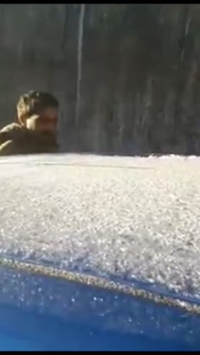 महाबळेश्वर बनले मिनी काश्मीर, वेण्णा लेक परिसरात हिमकण गोठले