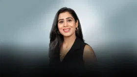 आधी 1200 रुपयांची नोकरी, आता 8,352 कोटींची राणी! कसं उभं केलं?.