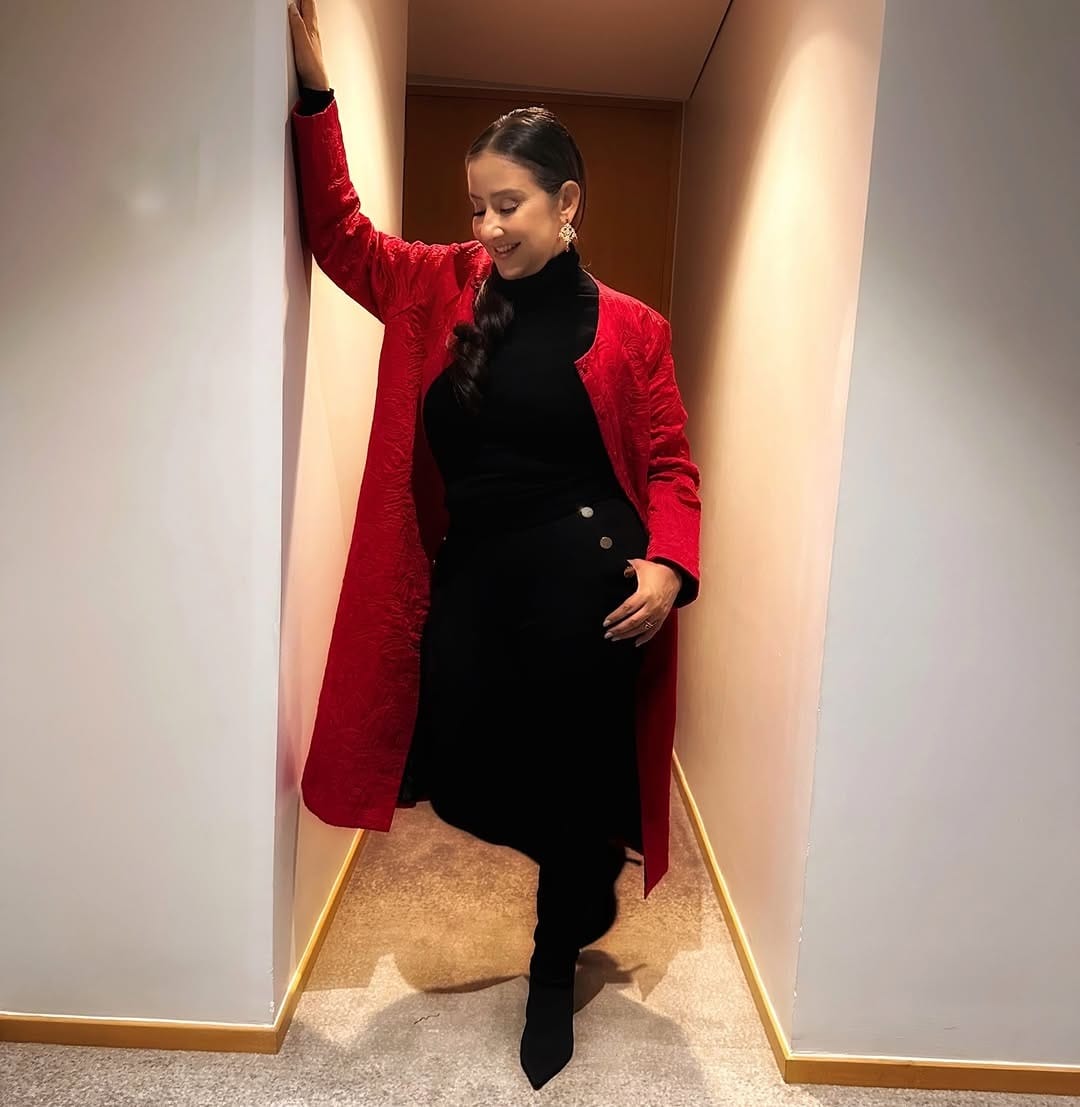 वयाच्या 55 व्या वर्षी देखील मनिषा हिचं सौंदर्य कमी झालेलं नाही. आजही अभिनेत्री नियमित वर्कआऊट करत स्वतःला ग्लॅमरस ठेवते. दरम्यान, 'हीरामंडी' सीरिजमुळे मनिषा हिच्या लोकप्रियतेत पुन्हा वाढ झाली. आता दुसऱ्या सीझनच्या प्रतीक्षेत चाहते आहेत.