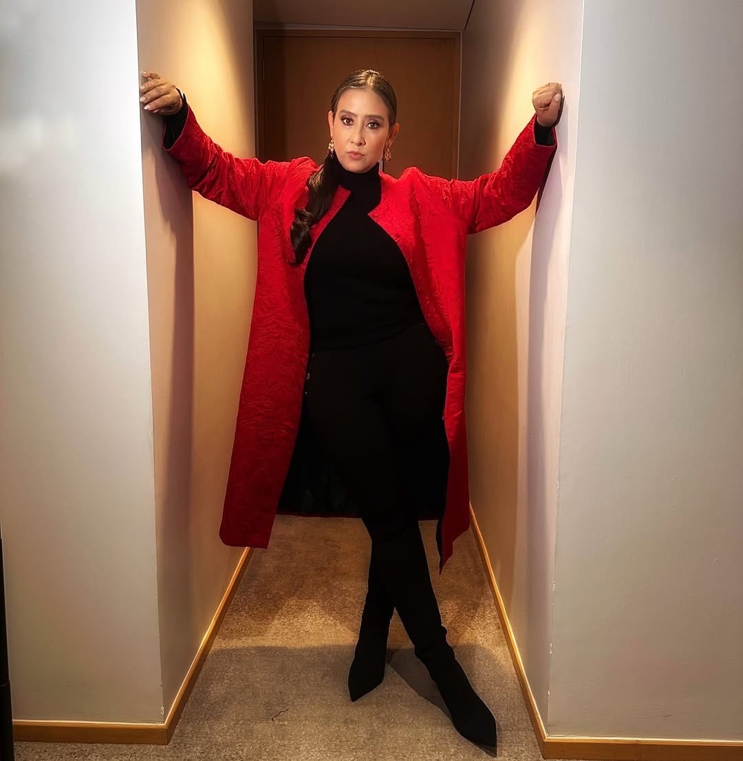 एक काळ असा होता, जेव्हा अभिनेत्री मनिषा कोईराला हिने बॉलिवूडवर राज्य केलं. आता मनिषा बॉलिवूडमध्ये सक्रिय नसली तरी ऑटीटी प्लॅटफॉर्म आणि सोशल मीडियावर सक्रिय असते.