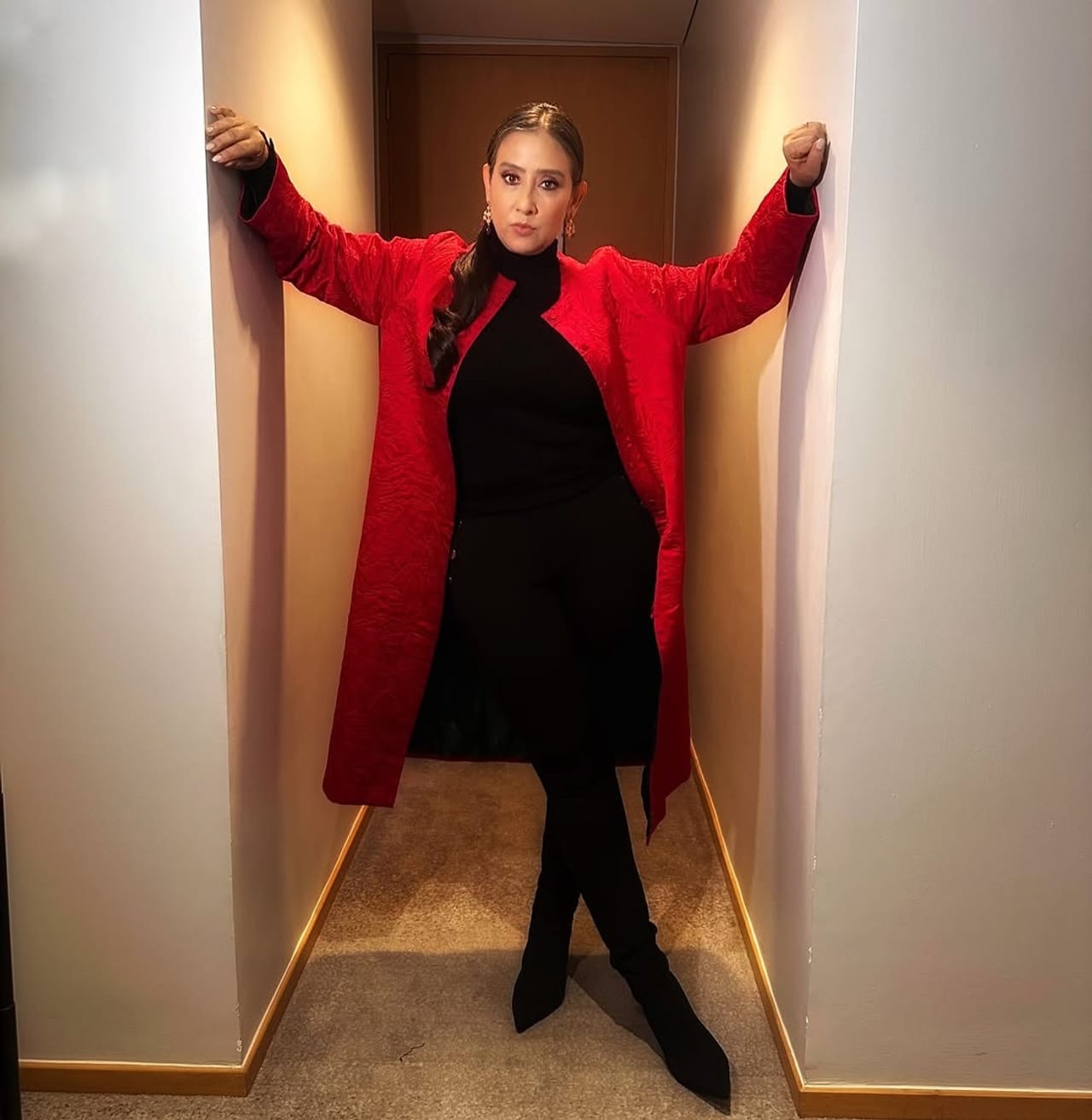 एक काळ असा होता, जेव्हा अभिनेत्री मनिषा कोईराला हिने बॉलिवूडवर राज्य केलं. आता मनिषा बॉलिवूडमध्ये सक्रिय नसली तरी ऑटीटी प्लॅटफॉर्म आणि सोशल मीडियावर सक्रिय असते. 