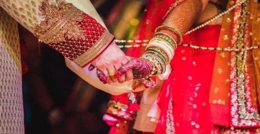 या उत्सवात एखाद्या महिलेला पतीला सोडून अन्य पुरुषासोबत लग्न करायचे असेल तर तिच्या या निर्णयाचे स्वागत केले जाते. या उत्सवात एकमेकांच्या पसंतीला खुलेपणाने स्वीकारले जाते. बाहेर अशा प्रथेला वाईट मानले जाते. परंतु वोदाब्बे या जमातीत या प्रथेच्य माध्यमातून महिलांच्या आवडीचा सन्मान केला जातो.