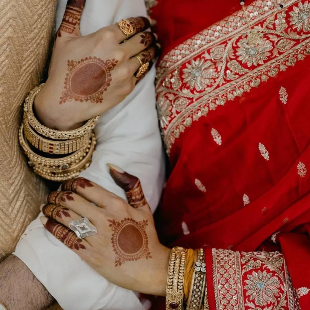 समांथा किंवा नागा चैतन्य दोघांपैकी कोणीच यामागच कारण सांगितलं नाही. पण अनेक रिपोर्ट्स आले, त्यानुसार हेल्थच्या कारणामुळे नागा आणि समांथाने विभक्त होण्याचा निर्णय घेतला. समांथा आपल्या मेंटल आणि फिजिकल हेल्थमुळे अडचणीत होती. त्यामुळे ती आपल्या पार्टनरला जास्त वेळ देऊ शकत नव्हती.