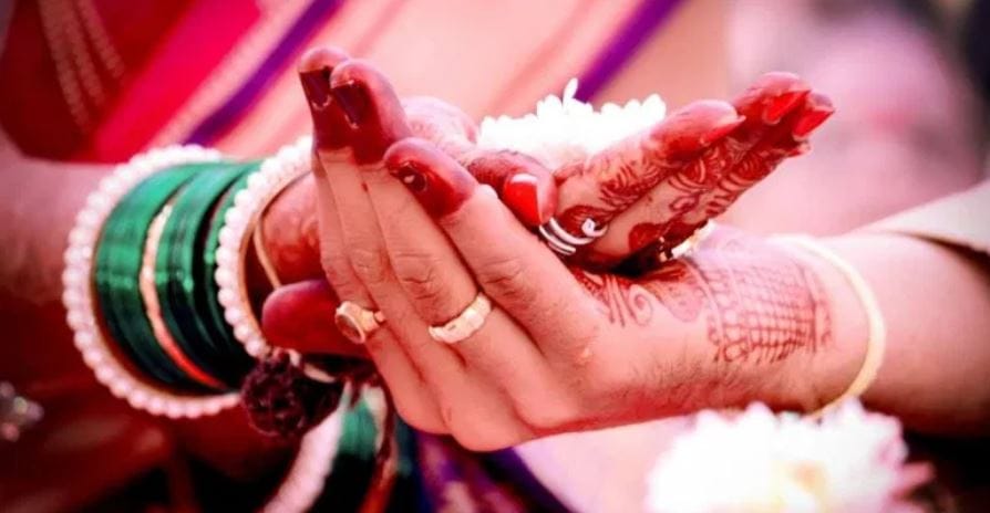 दुसऱ्या लग्नासाठीचे नियम पूर्णपणे बदलतात. पुरुष जर दुसऱ्याच्या पत्नीला आकर्षित करण्यात यशस्वी झाला तर संबंधित स्त्री आणि पुरुषाचे थाटात लग्न लावून दिले जाते. विशेष म्हणजे अशा लग्नाला तेथील समाजात कोणताही विरोध केला जात नाही. उलट या लग्नाची जबाबदारी वोदाब्बे जमातीतील लोकच पार पाडतात.