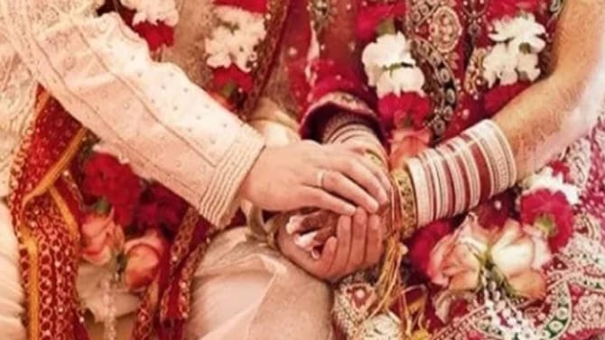 दुसऱ्याची बायको पळवा, थाटात करा लग्न, इथं अजब परंपरेचा उत्सव!