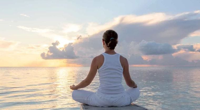 तणाव आणि स्ट्रेसपासून दूर राहायचे असेल तरी ध्यान हा चांगला उपाय ठरतो. मेडिटेशन हा व्यायाम आणि योगासने याचाच एक भाग मानला जातो. त्यामुळेच मेडिटेशन हे मानसिक शांती मिळवण्यासाठी चांगला पर्याय असल्याचे मानले जाते.