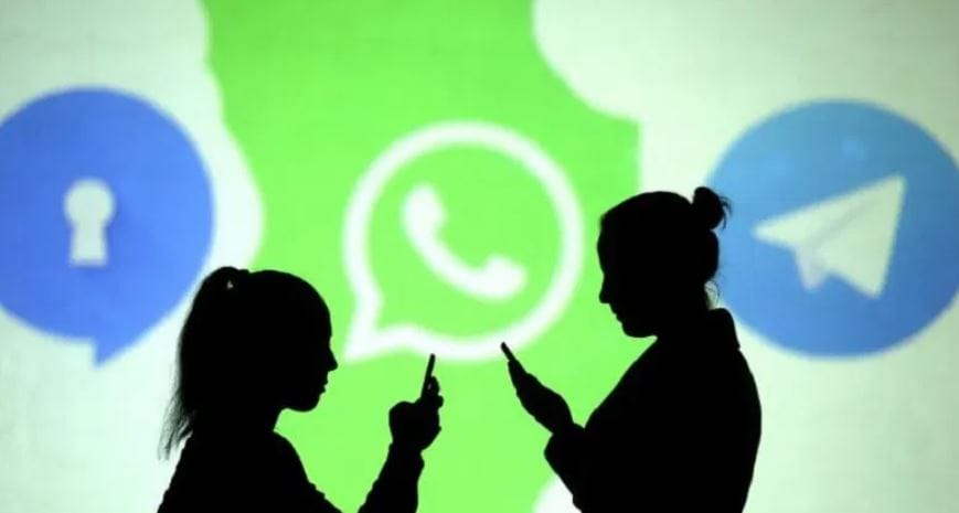 GOAT या शॉर्ट फॉर्मचाही वापर तुम्ही अनेक ठिकाणी पाहिला, वाचला असाल. याचा अर्थ ग्रेटेस्ट ऑफ ऑल टाईम असा आहे. एखाद्या व्यक्तीचे गुणगाण करायचे असेल, संबंधित गोष्ट सर्वश्रेष्ठ आहे असे सांगायचे असेल तर या शॉर्ट फॉर्मचा वापर होतो. IDK या शॉर्ट फॉर्मचा अर्थ आय डोन्ट नो म्हणजेच मला माहिती नाही, असा होतो. 