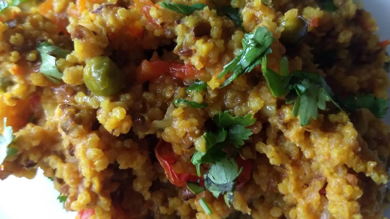 हिवाळ्यात खाण्यापिण्याकडे लक्ष देणे अधिक महत्वाचे ठरते. तुम्ही थोडे जरी दुर्लक्ष केले तर आरोग्याच्या अनेक समस्या निर्माण होऊ शकतात. हिवाळ्यात गरम गोष्टी खाण्यावर भर द्या.