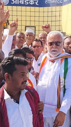 येवला तालुक्यात दिवसा वीज मागणीसाठी शेतकरी आक्रमक, महावितरण कार्यालयावर आक्रोश मोर्चा.