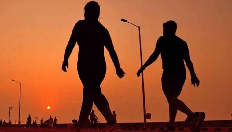अनेक हेल्थ एक्स्पर्ट्सना वाटते की रोज चालल्यावर लठ्ठपणा कमी होतो. काही तज्ज्ञांच्या मते तर धावण्यापेक्षा चालणे कधी-कधी फार फायद्याचे ठरू शकते. म्हणूनच काही लोक रोज दहा हजार ते पाच हजार पावले चालतात. काही लोक तीन किलोमीटर वॉकिंग करतात.