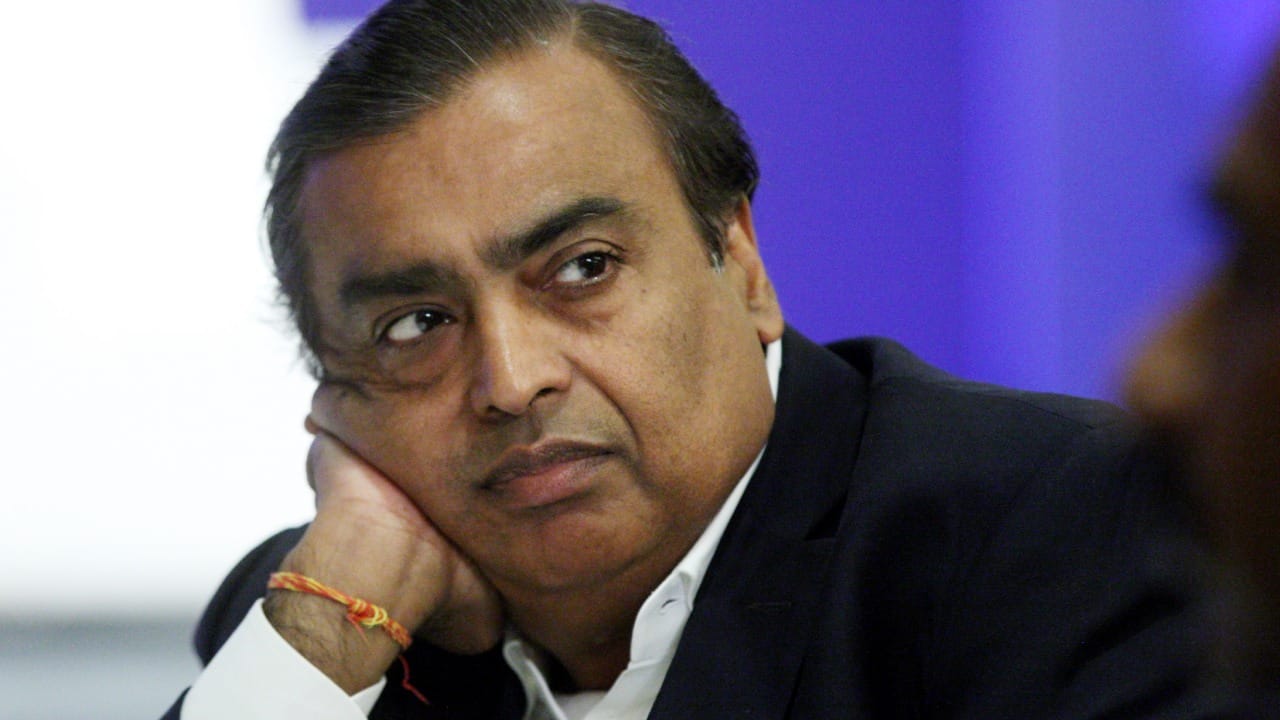 मुकेश अंबानी यांनी सलग पाचव्या वर्षी कंपनीकडून कोणत्याही प्रकारचे वेतन किंवा मानधन घेतलेले नाही. हा निर्णय केवळ वैयक्तिक नसून तो कंपनीच्या आर्थिक शिस्तीचा एक भाग मानला जातो.