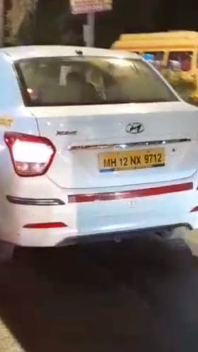 मुंबईत गजबजलेल्या रस्त्यावर कारमध्ये स्टंट, व्हिडीओ व्हायरल.