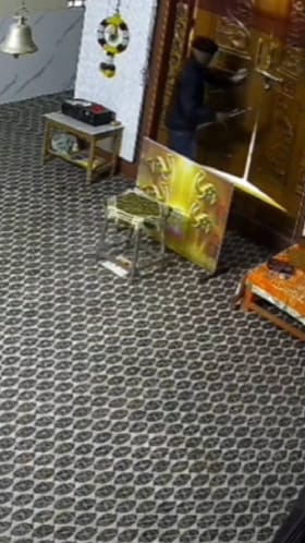 रेणुका माता मंदिरातील दानपेटी चोरट्याने पळवली, सीसीटीव्ही व्हिडीओ व्हायरल.