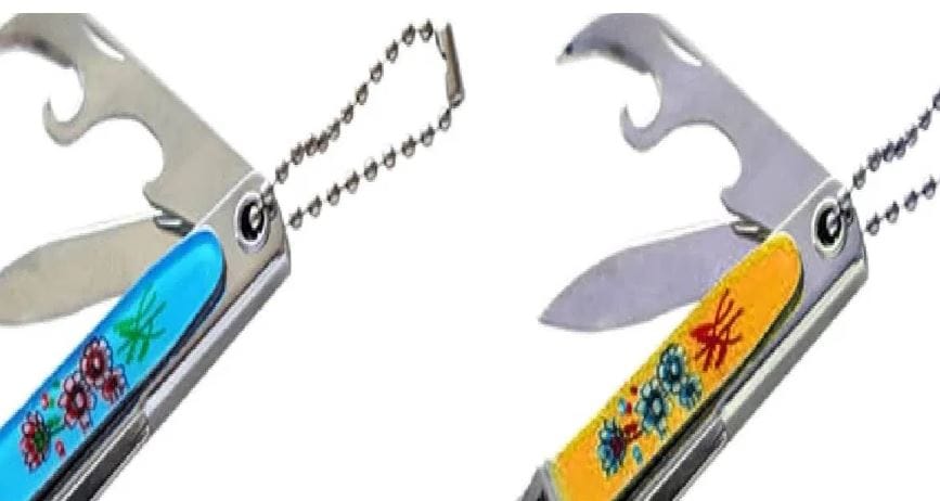 नेलकटरवर एक छिद्र असते. या छिद्राचे नेमके काम काय असते, याची अनेकांना कल्पना नाही. खरं म्हणजे म्हणजे या छिद्राचे काहीच काम नाही, असा अनेकांचा समज आहे. पण नेलकटरवरील छिद्र हे अनेक अर्थांनी फार उपयोगी आहे.