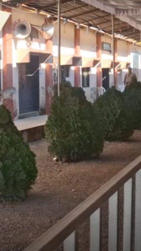 सटाणा निवडणूक स्ट्रॉंग रूम बाहेर पोलिसांचा पहारा.