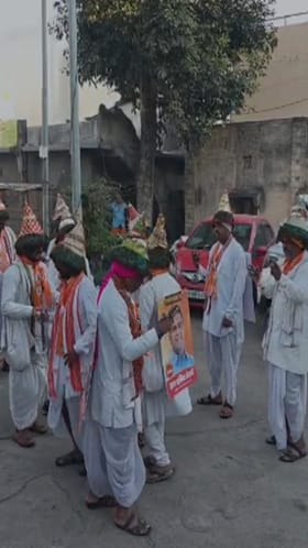 Nashik : शिंदेंच्या शिवसेनेकडून अनोख्या पद्धतीने प्रचार.