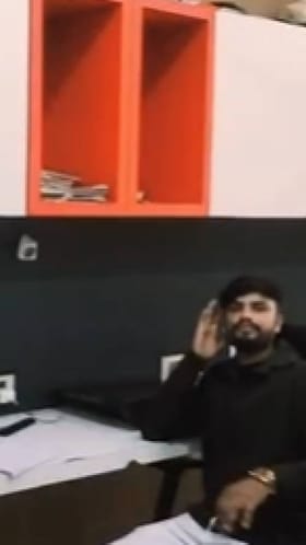 तिकीट न मिळाल्याने राष्ट्रवादीच्या कार्यकर्त्यांत नाराजी, कार्यालयाची तोडफोड.