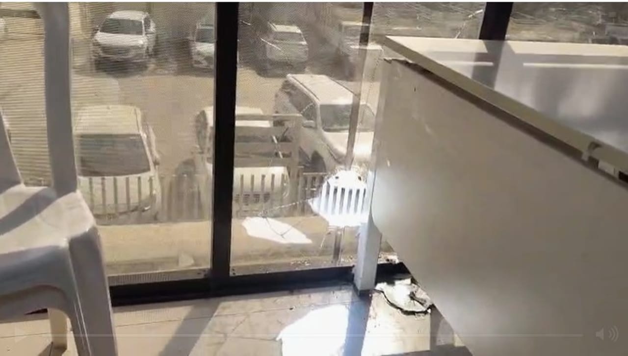 नागपूर राष्ट्रवादी काँग्रेस अजित पवार गटाच्या कार्यालयामध्ये एबी फॉर्म न मिळाल्याने नाराज झालेल्या कार्यकर्त्यांनी कार्यालयातील टीव्ही सेट आणि काचा फोडल्याची घटना घडली आहे.