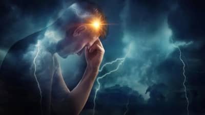 तुमच्या घरात आहे नकारात्मक ऊर्जा?  हे 2 उपाय करा लगेल कळेल